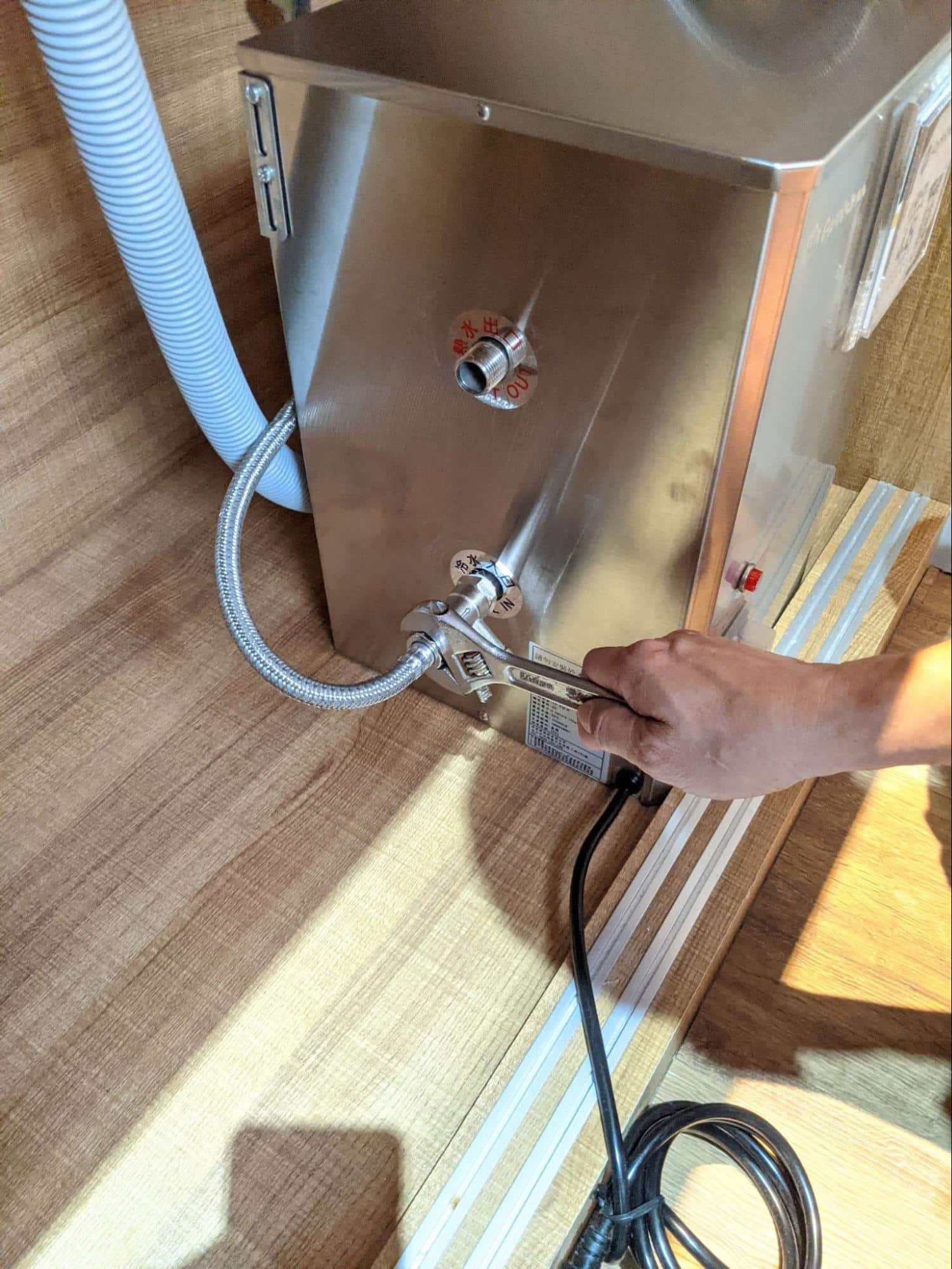 廚房熱水器安裝流程2