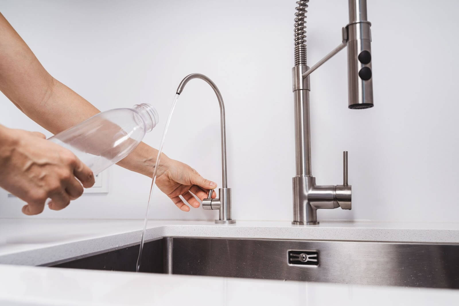 櫥下型生飲濾水器可以大幅節省廚房空間